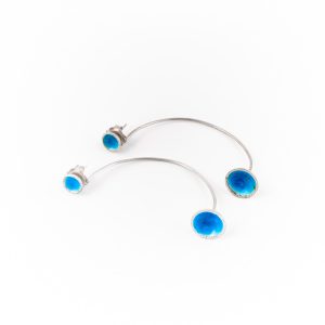 Orecchini lunghi in argento e smalto azzurro