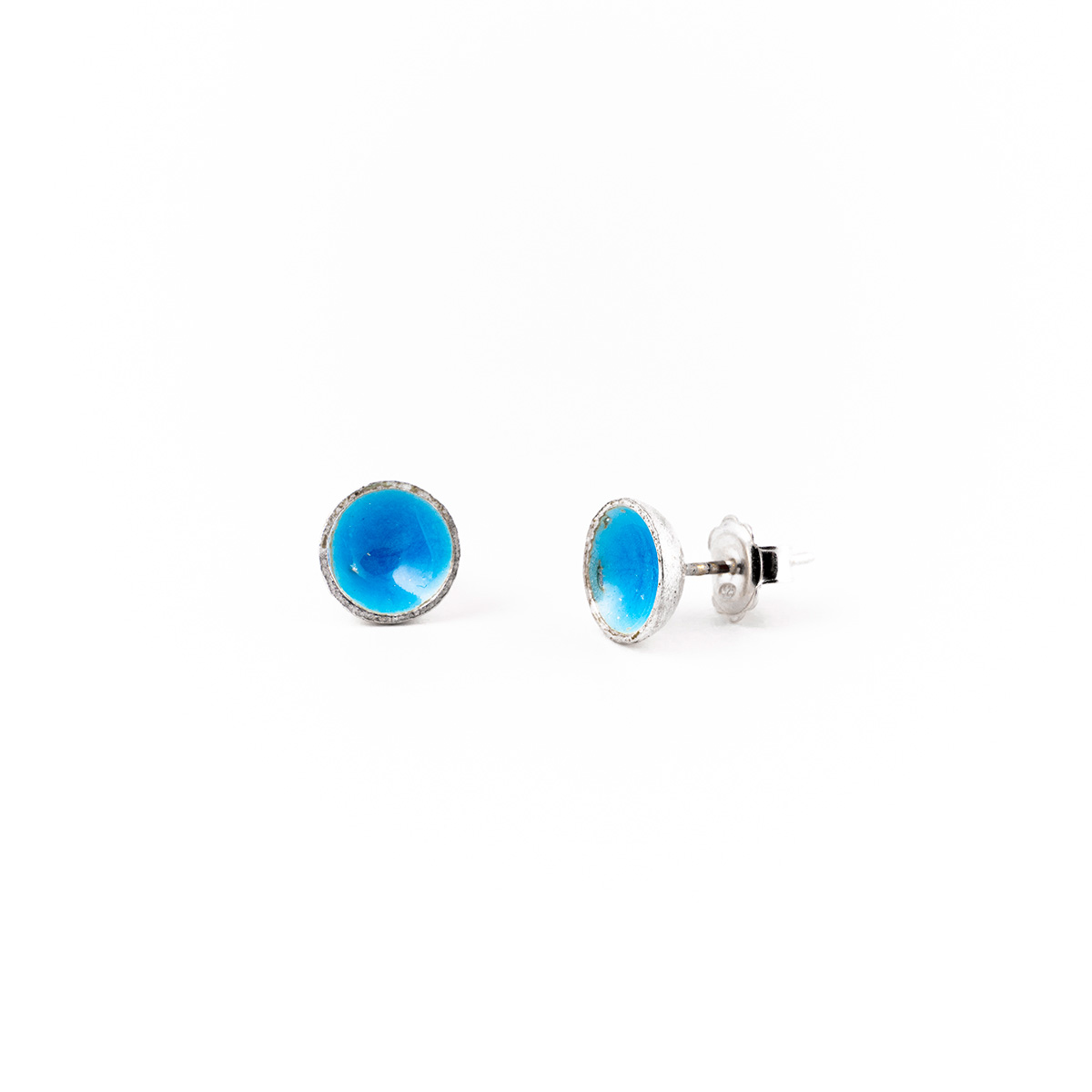 Orecchini lobo in argento e smalto azzurro Orecchini lobo in argento e smalto azzurro